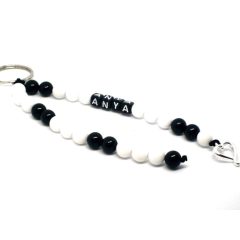 Fehér jáde és fényes ónix  betűs kulcstartó